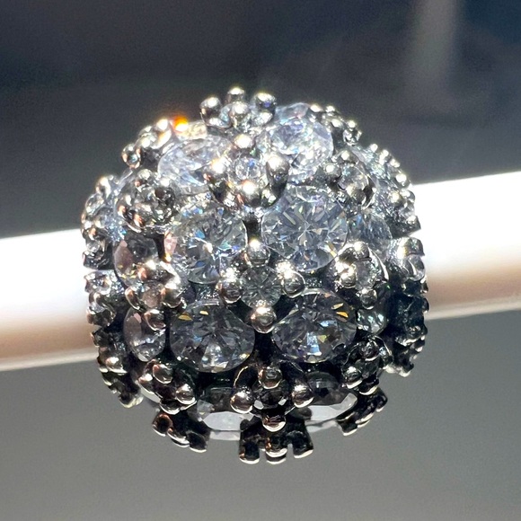 Pandora Sparkling Pavé Round Charm - Picture 6 of 11